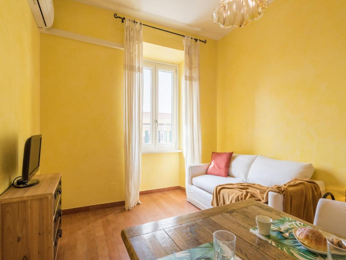 The Best Rent - Colourful Two-bedroom Near Termini Station Apartment Rom